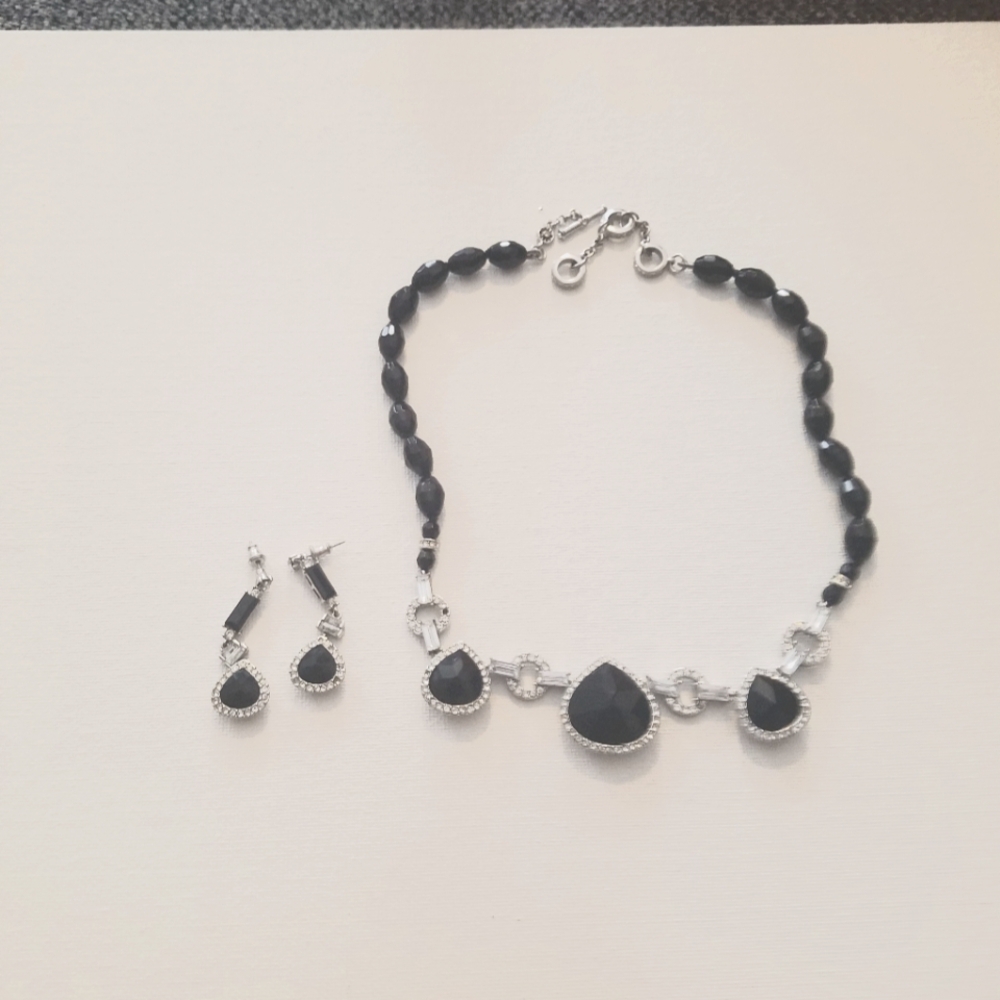 VINTAGE MONET Necklace and Matching Dangle Stud Earrings